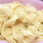 Fertige Tortellini gefüllt mit Käse
